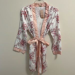 Morgan Lane Fab Fit Fun robe housecoat S/Med satin feel floral print feminine